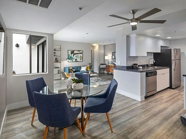 Modern 1-Bedroom Apartment in Prime Hollywood Location