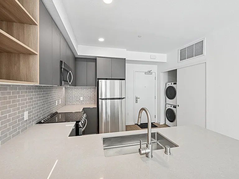 Modern Apartment in Prime Los Angeles Location