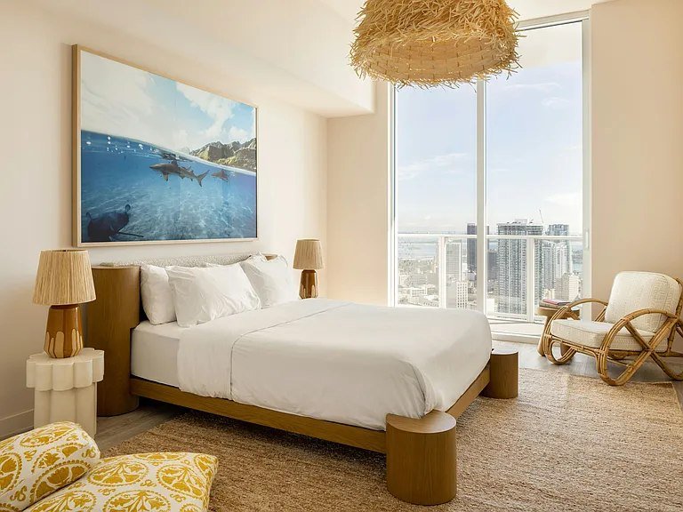 Modern Downtown Miami Apartment with Stunning City Views