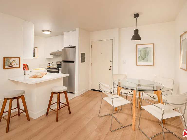 Convenient Los Angeles Rental with Short-Term Lease Options