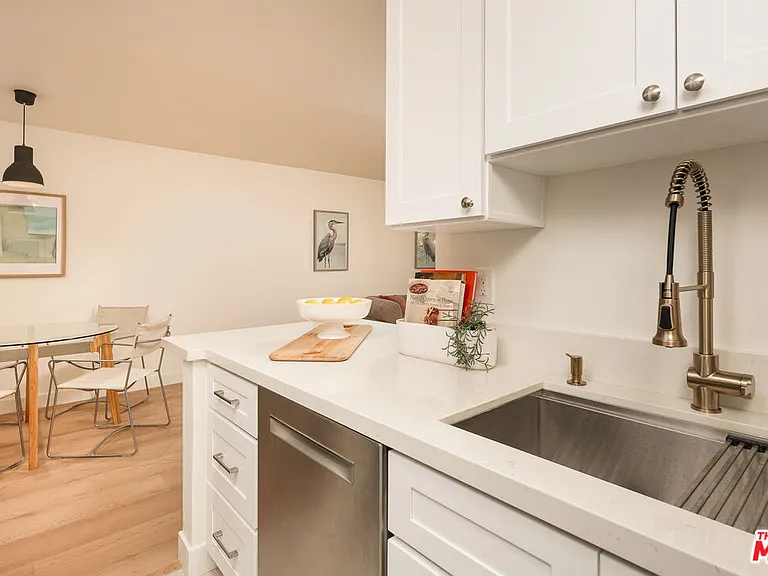 Convenient Los Angeles Rental with Short-Term Lease Options