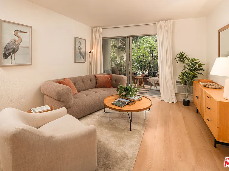 Convenient Los Angeles Rental with Short-Term Lease Options