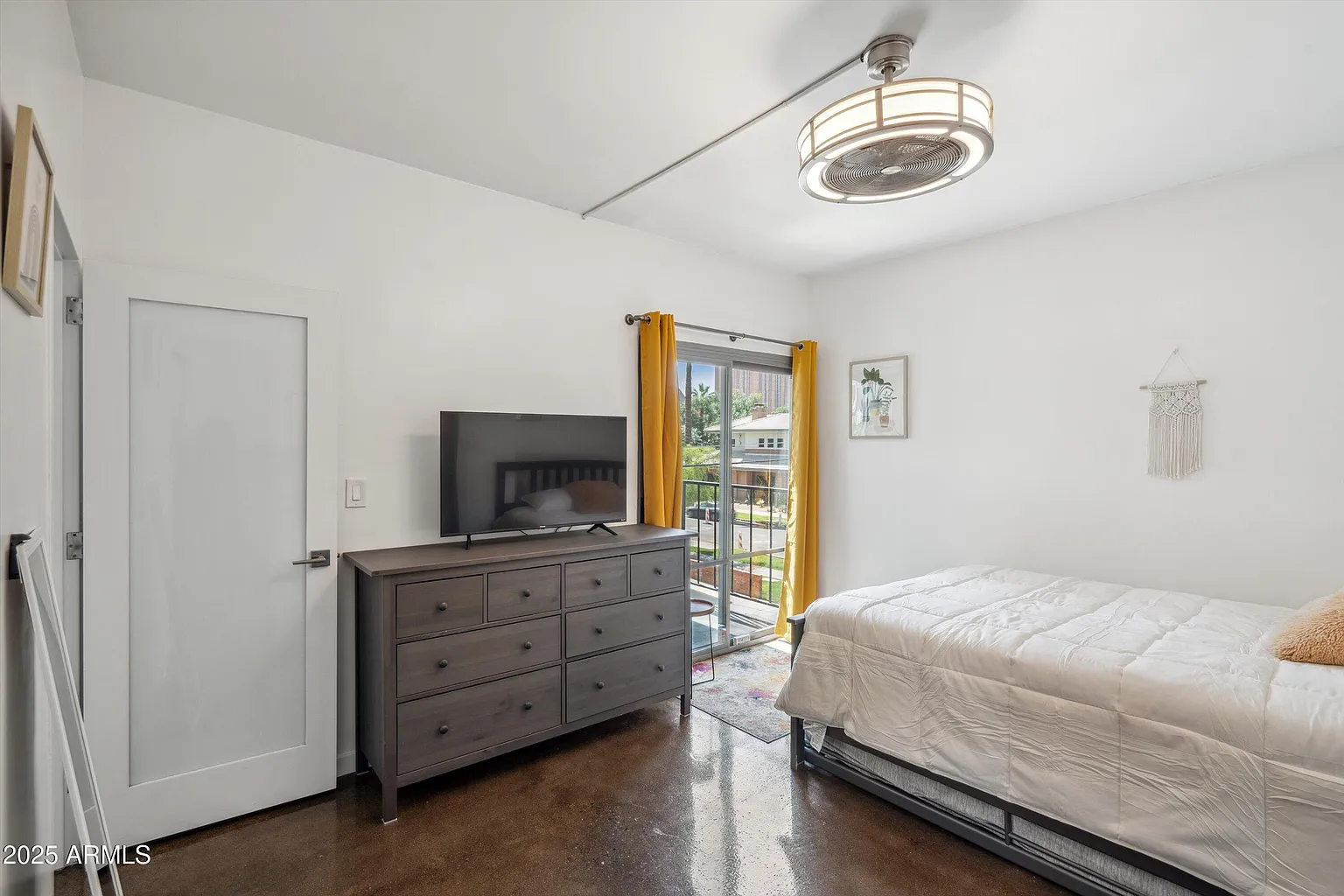 Welcome to this stylish 1-bedroom, 1-bathroom condo 