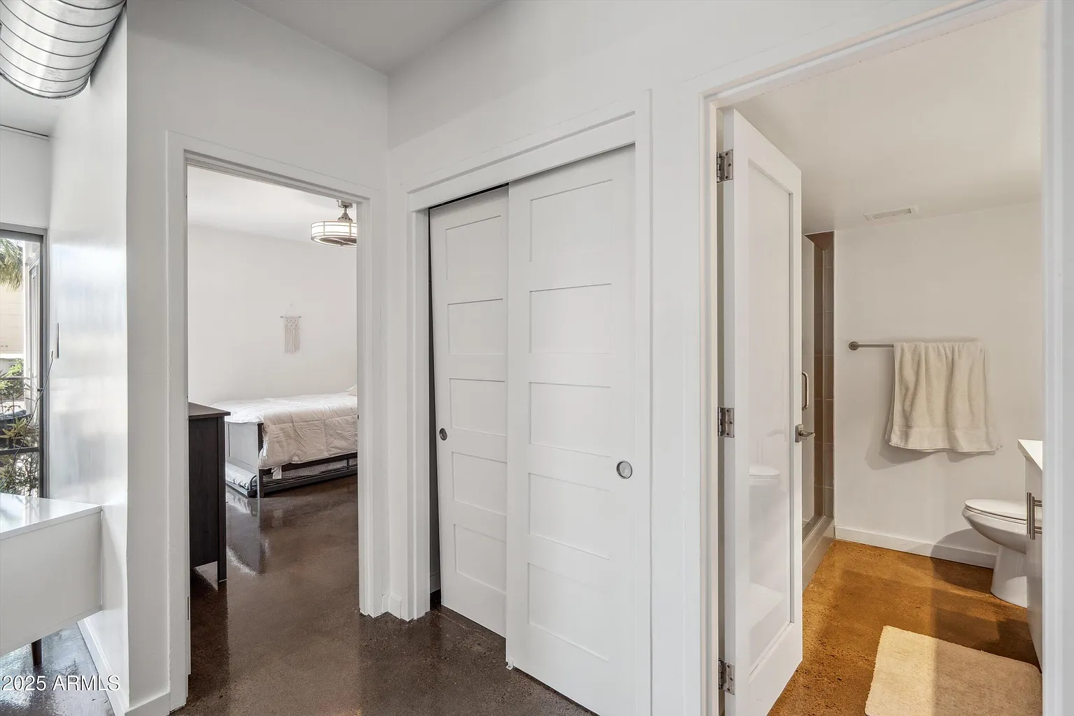 Welcome to this stylish 1-bedroom, 1-bathroom condo 