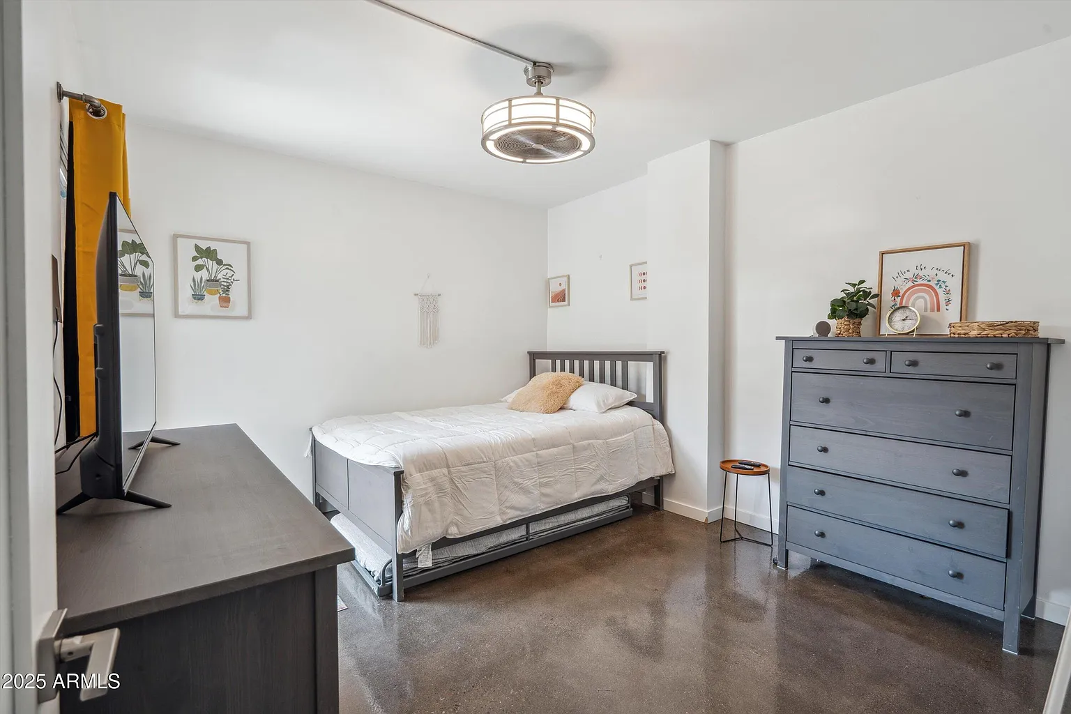 Welcome to this stylish 1-bedroom, 1-bathroom condo 