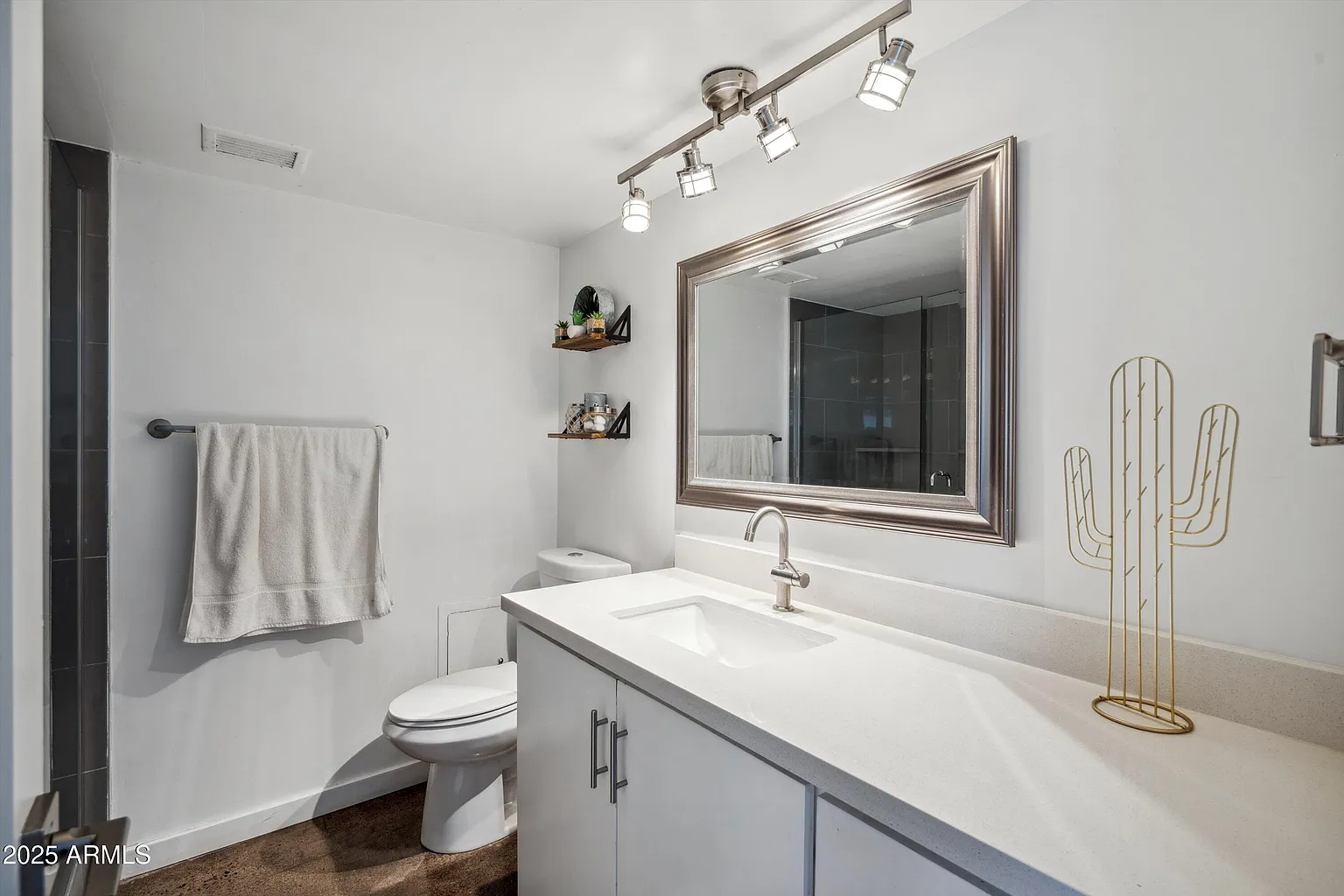 Welcome to this stylish 1-bedroom, 1-bathroom condo 