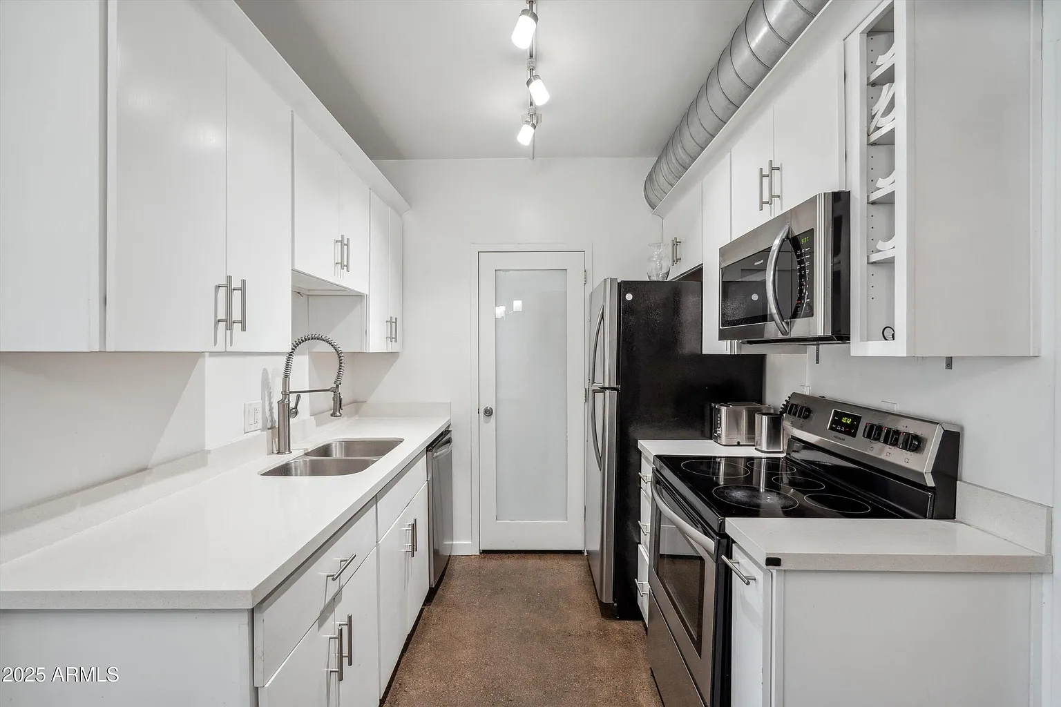 Welcome to this stylish 1-bedroom, 1-bathroom condo 