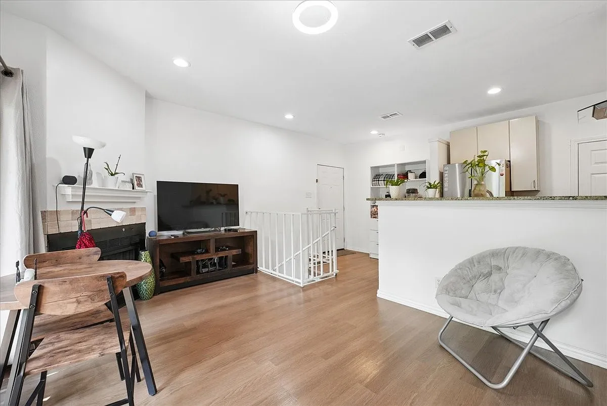 Bright & Comfortable Condo in Prime Dallas Location – Easy City Living