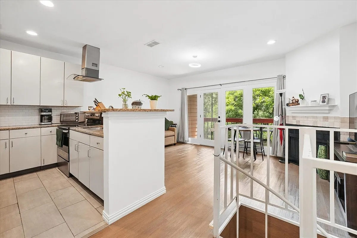 Bright & Comfortable Condo in Prime Dallas Location – Easy City Living