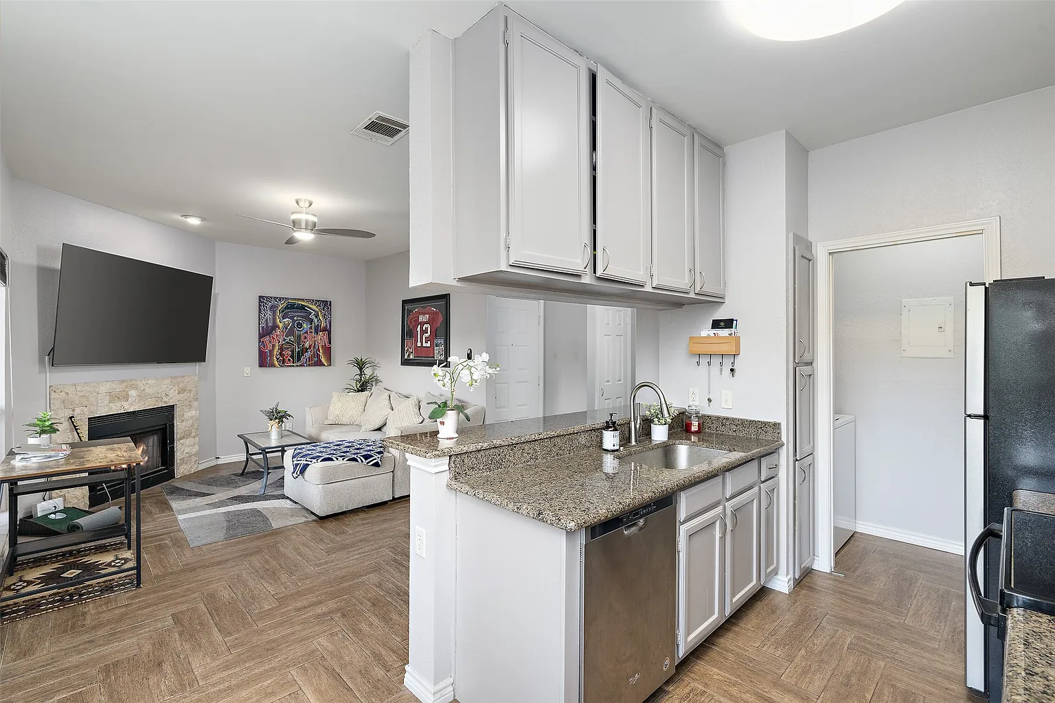 Cozy Dallas Condo in Great Location – Easy Living & Convenience