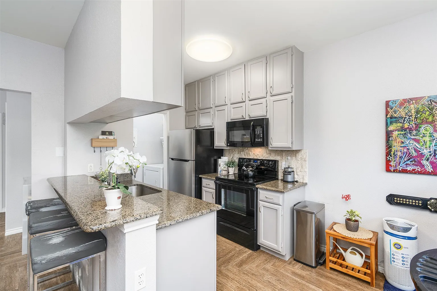 Cozy Dallas Condo in Great Location – Easy Living & Convenience