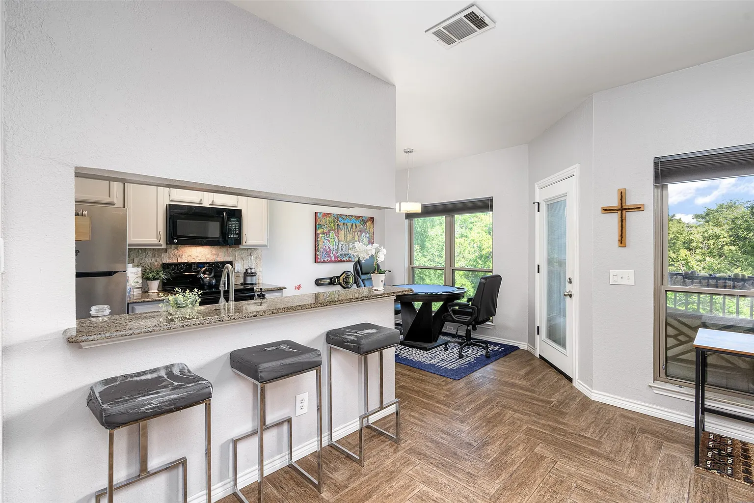 Cozy Dallas Condo in Great Location – Easy Living & Convenience