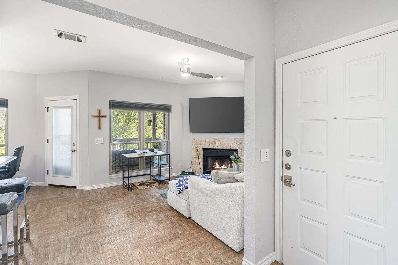 Cozy Dallas Condo in Great Location – Easy Living & Convenience