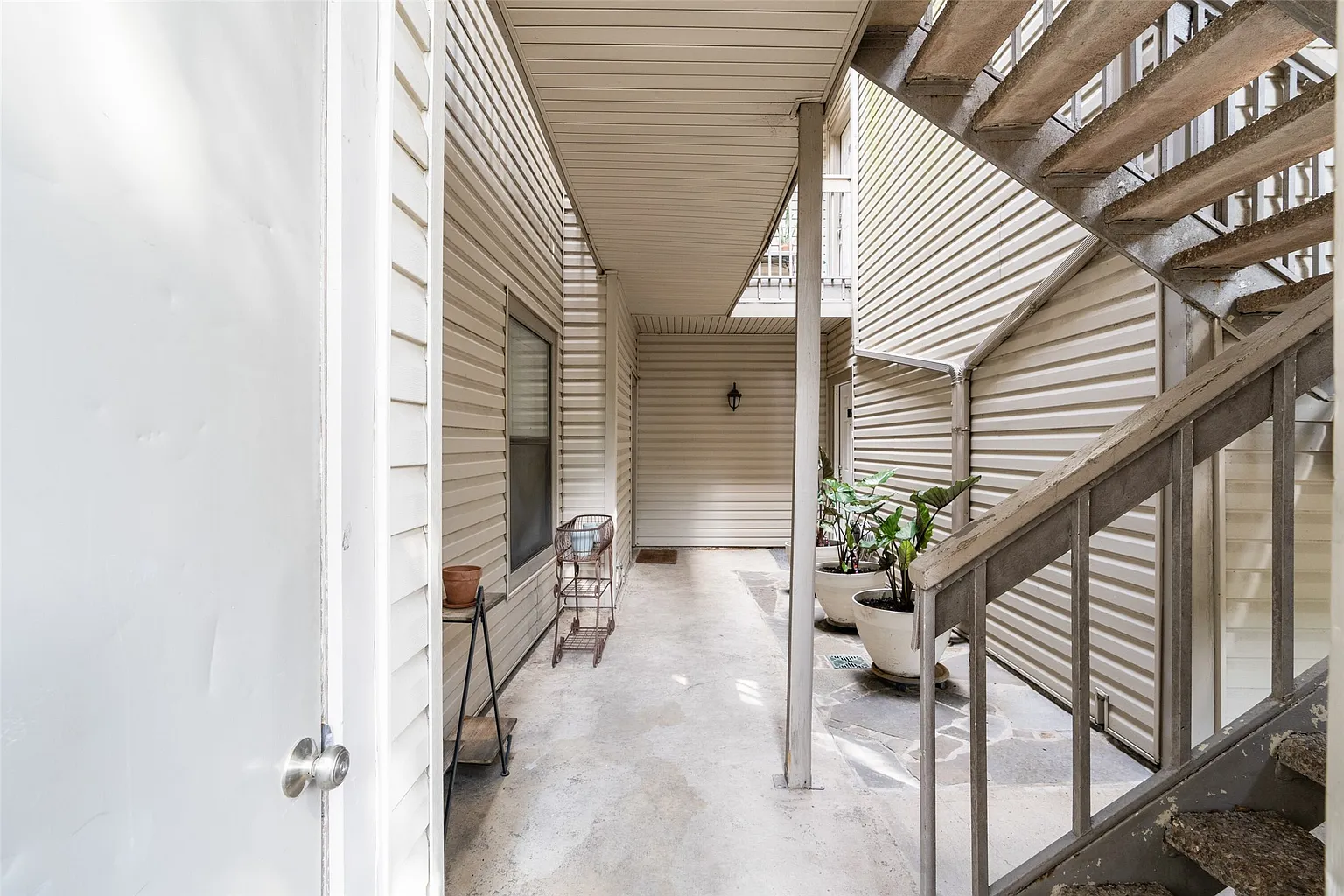 Cozy Dallas Condo in Great Location – Easy Living & Convenience