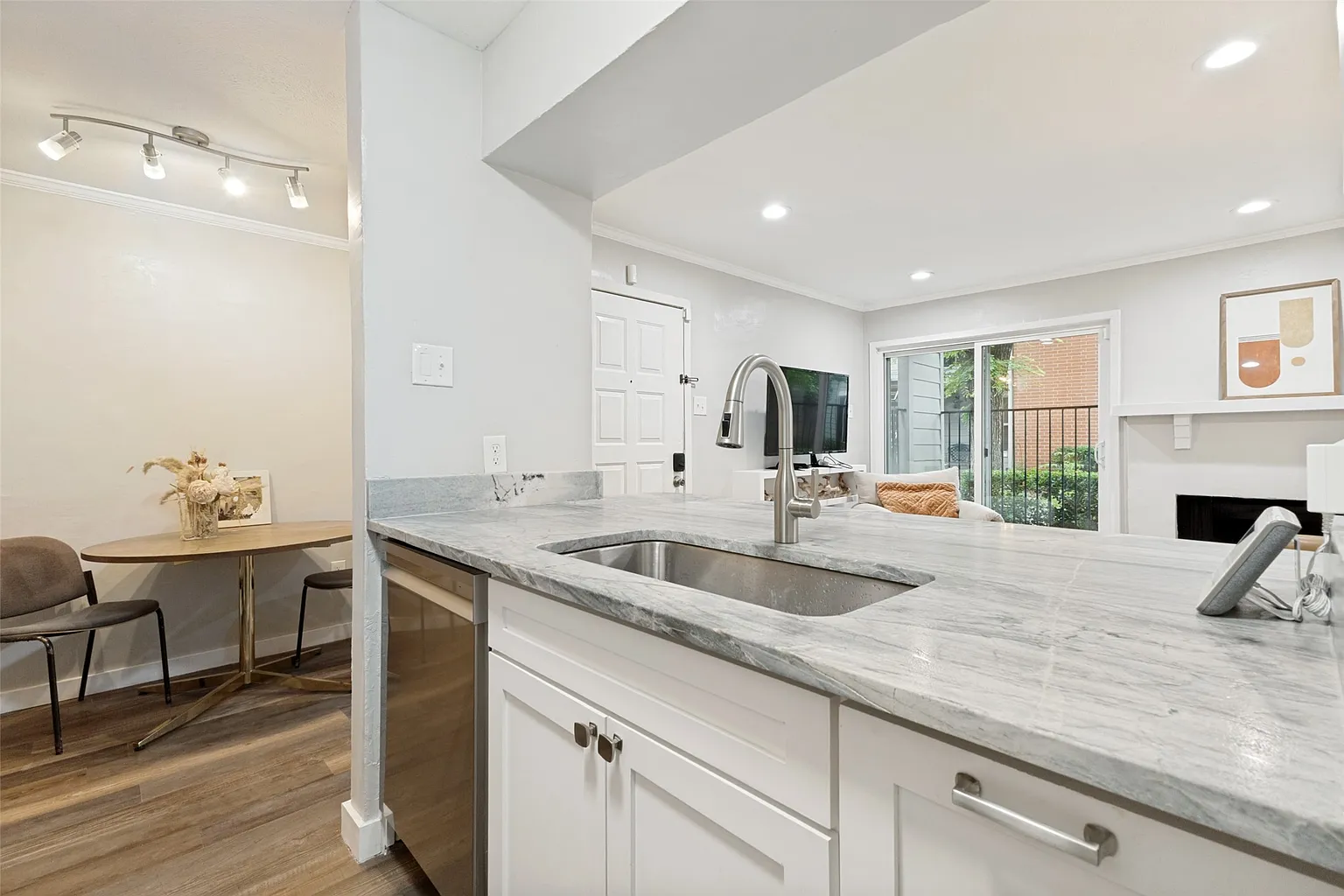 Cozy Condo in Prime Dallas Location – Great Value & Convenience