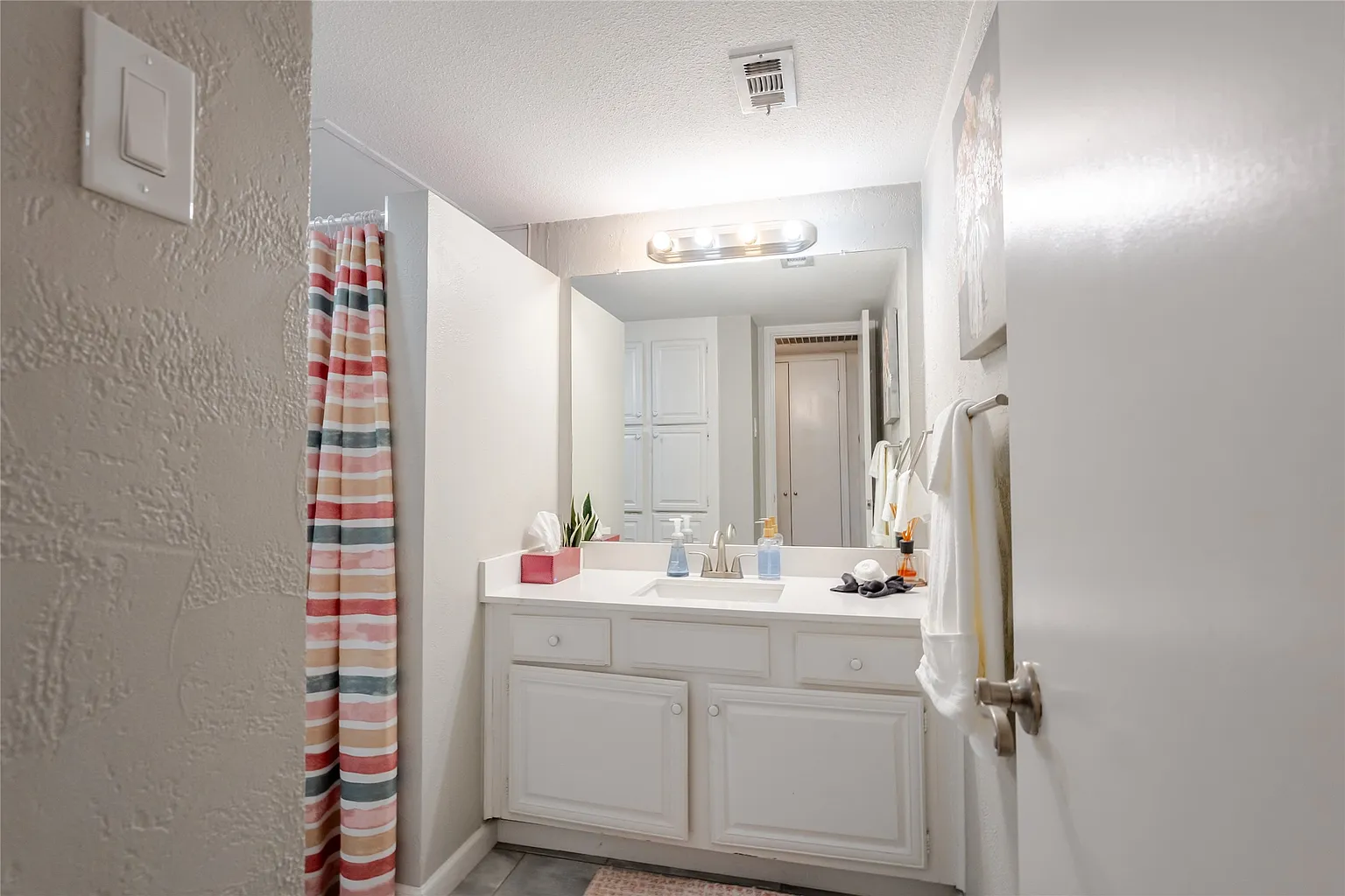 Comfortable Condo in Prime Dallas Location