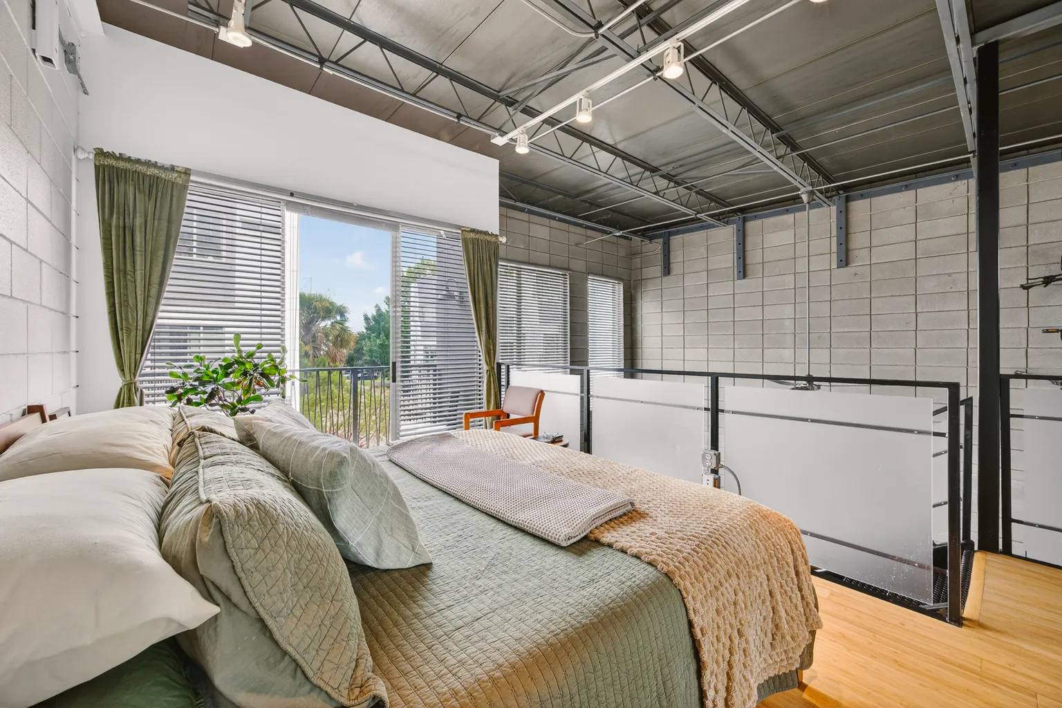 Cozy Condo in Prime South Austin Location – Great Value & Comfort