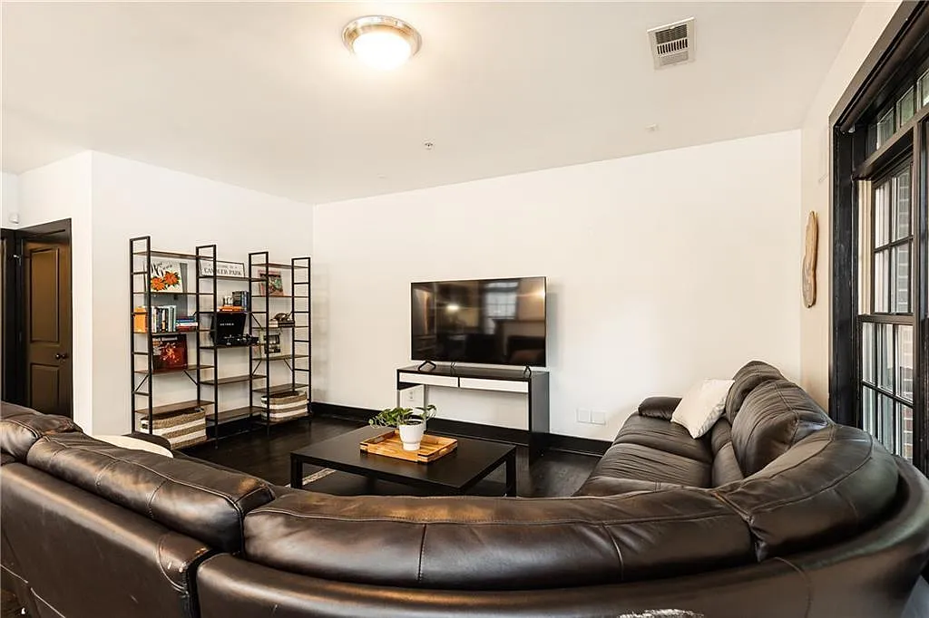 Move-In Ready 1 Bedroom Condo