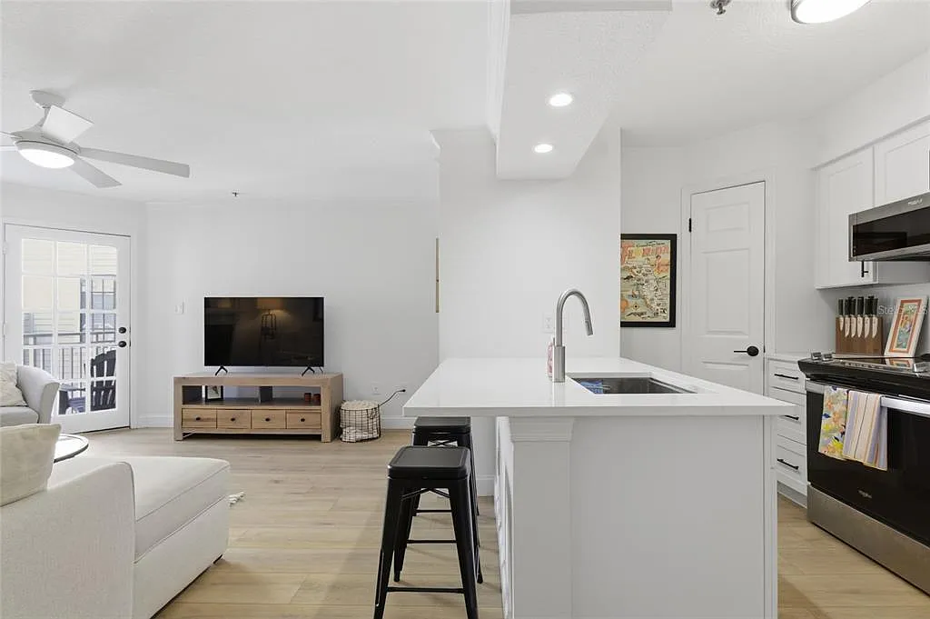 Modern Tampa Condo in Prime South Tampa Location
