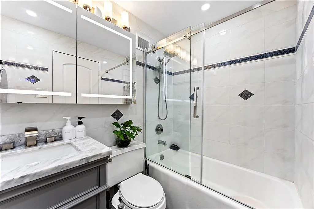 Cozy Modern Condo in Staten Island – Prime Location