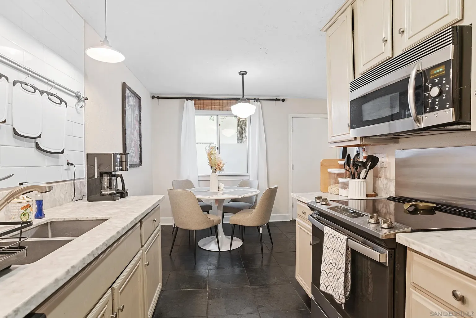 Cozy & Convenient Condo in Prime San Diego Location