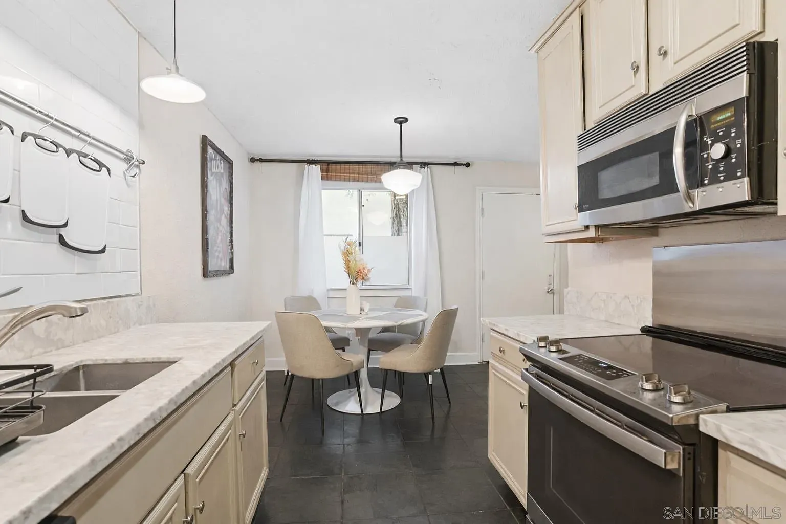 Cozy & Convenient Condo in Prime San Diego Location