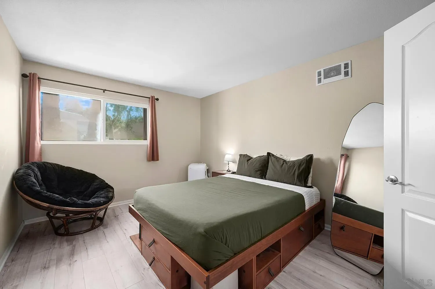 Modern Condo in Prime San Diego Location – Easy Living & Great Convenience