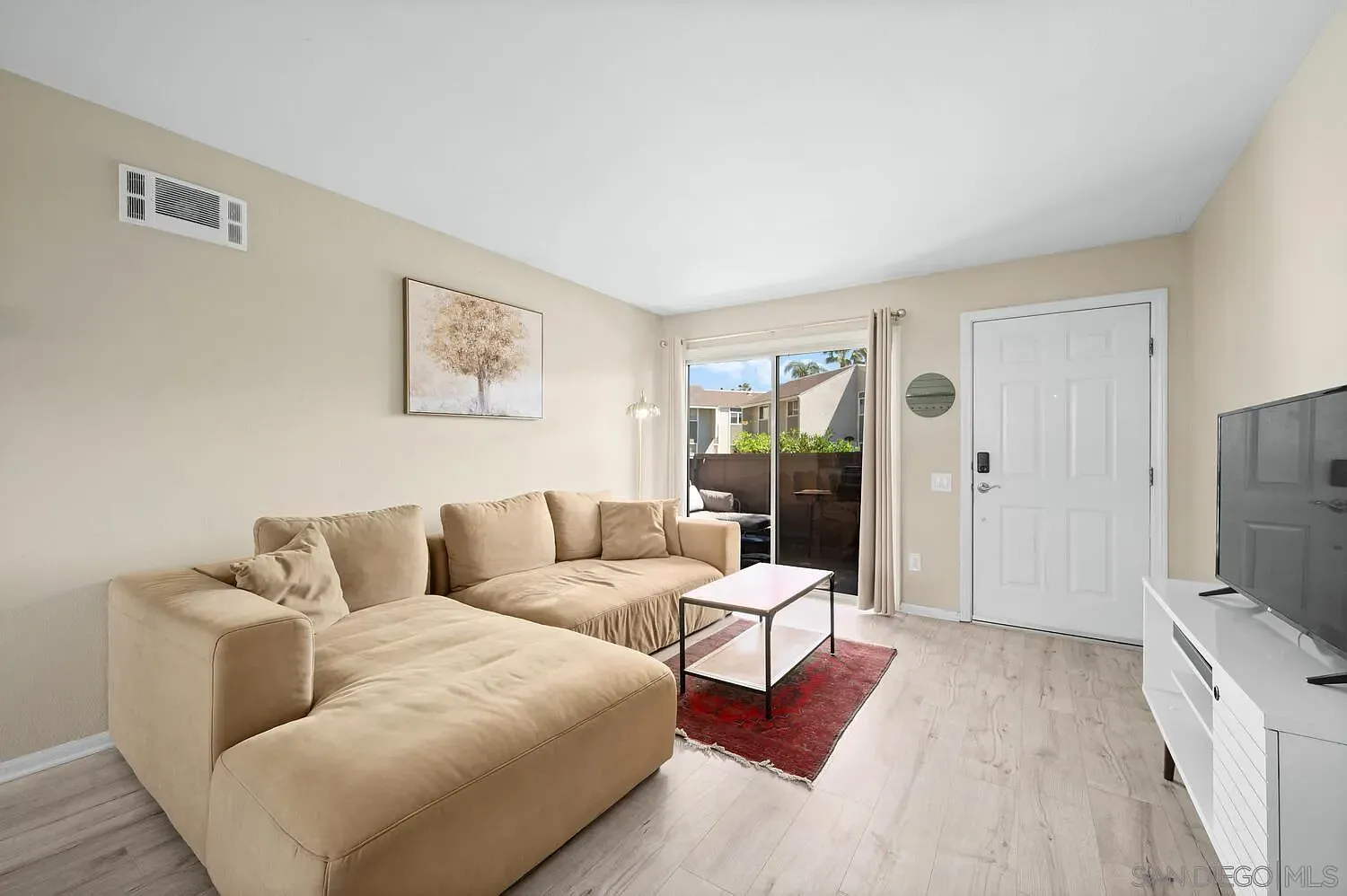 Modern Condo in Prime San Diego Location – Easy Living & Great Convenience