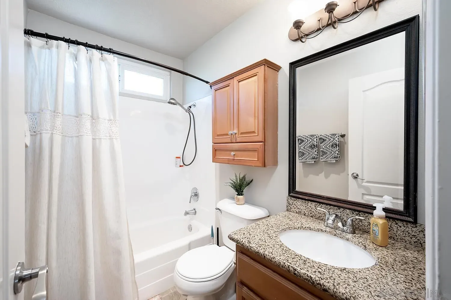 Modern Condo in Prime San Diego Location – Easy Living & Great Convenience