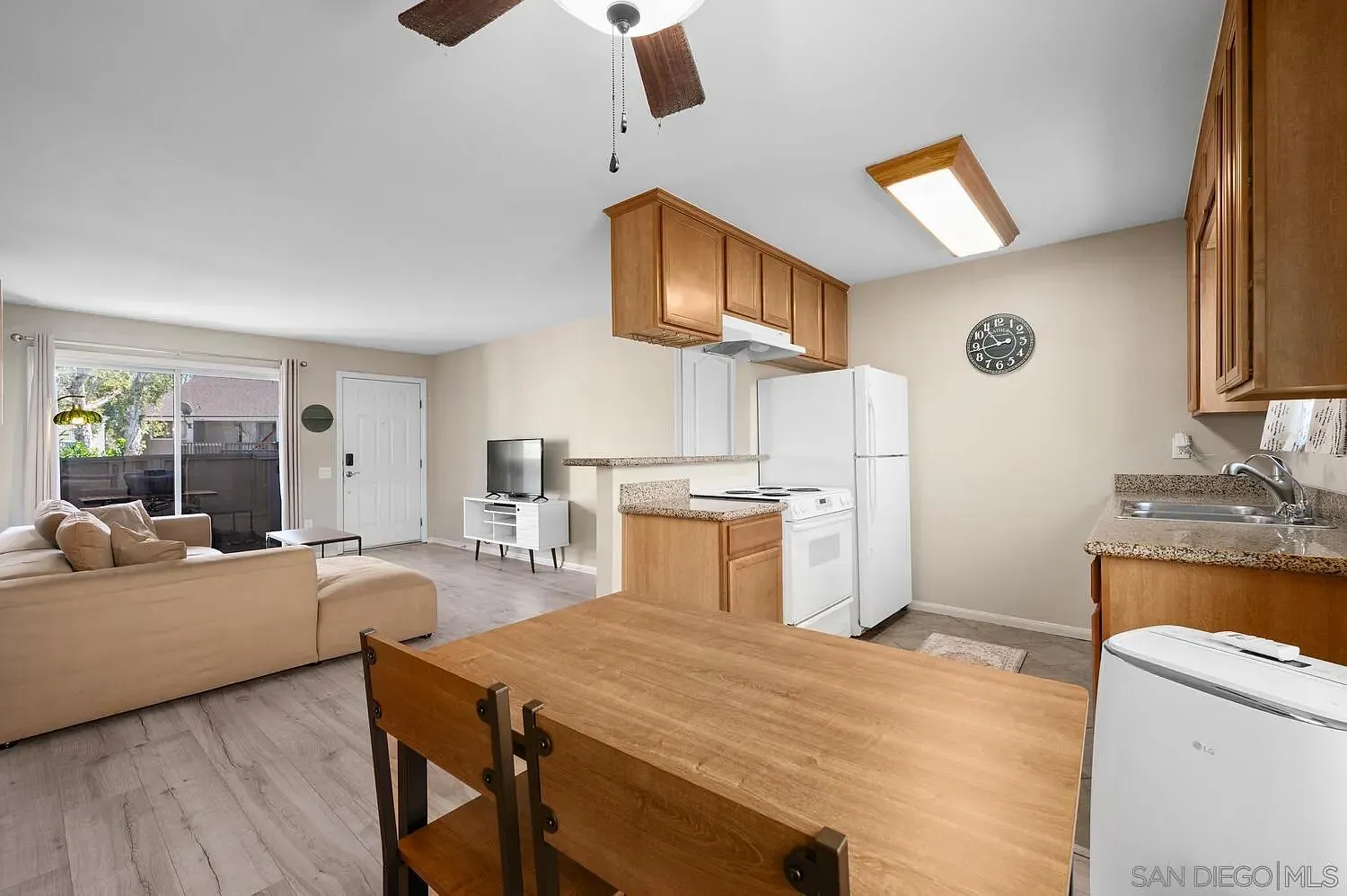 Modern Condo in Prime San Diego Location – Easy Living & Great Convenience