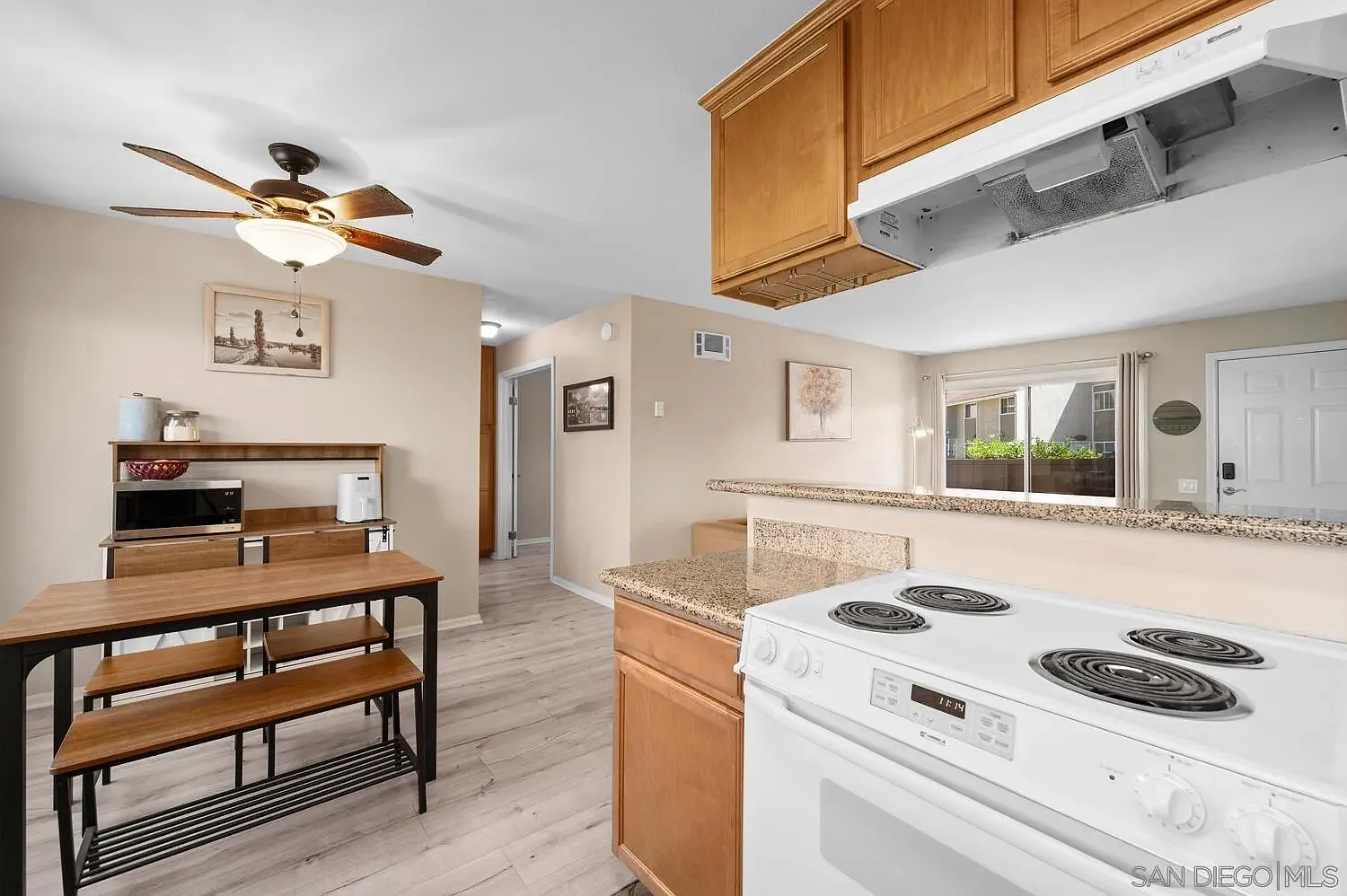 Modern Condo in Prime San Diego Location – Easy Living & Great Convenience