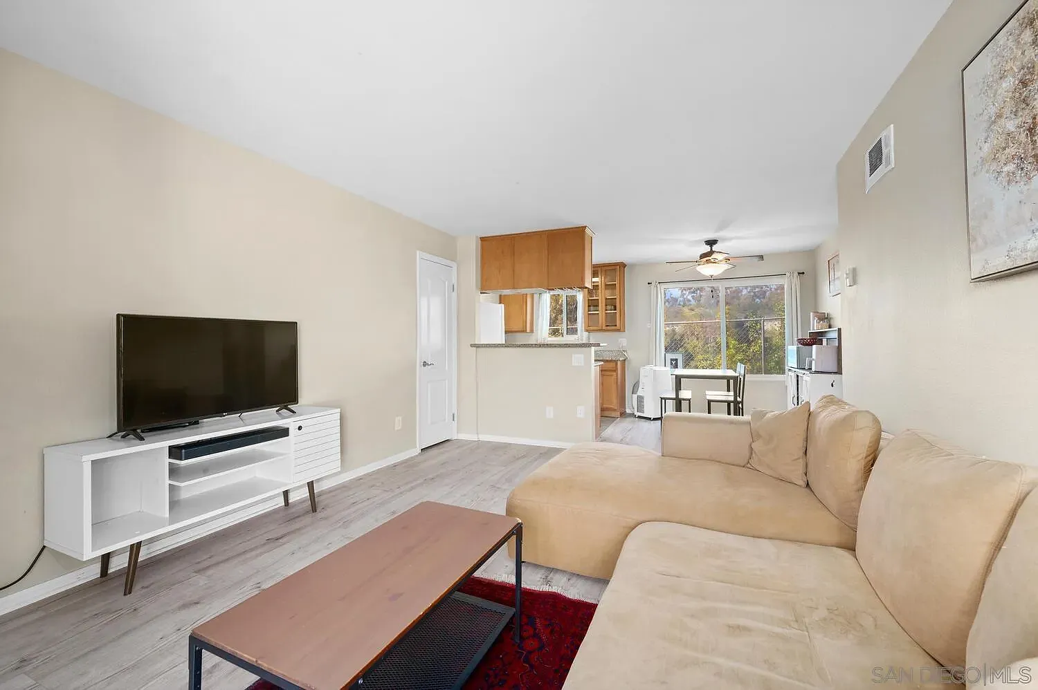 Modern Condo in Prime San Diego Location – Easy Living & Great Convenience