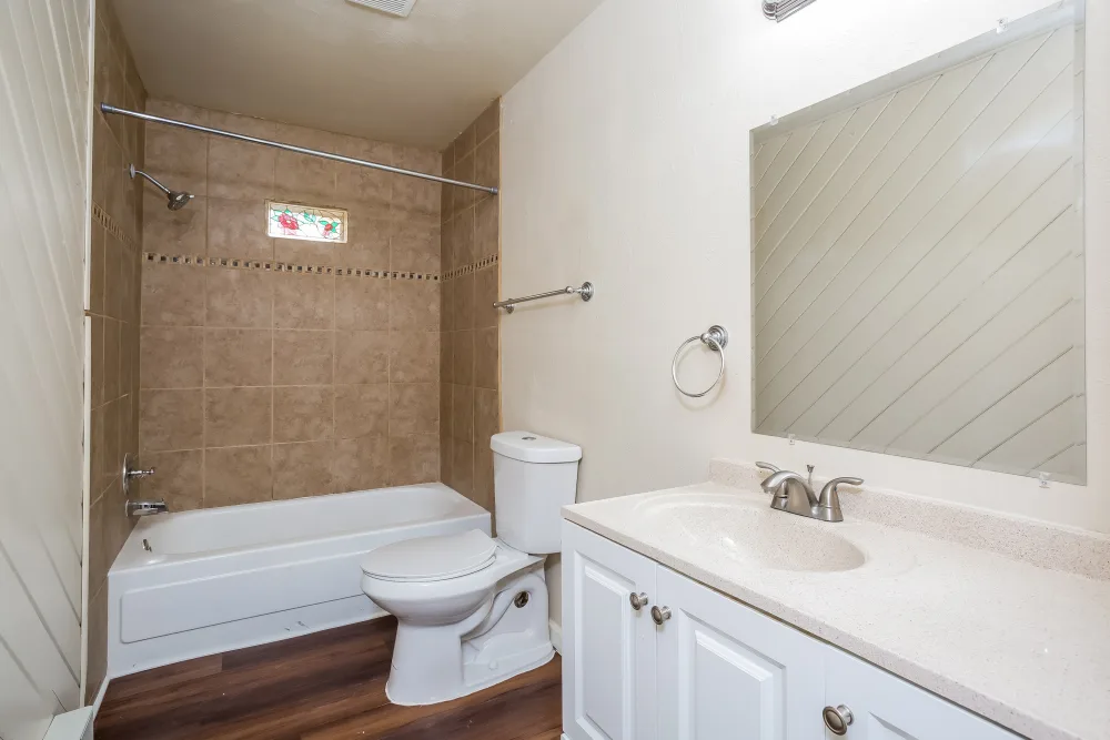 Comfortable Single Family Home in Aurora with Flexible Leasing Options