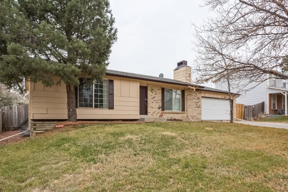Comfortable Single Family Home in Aurora with Flexible Leasing Options