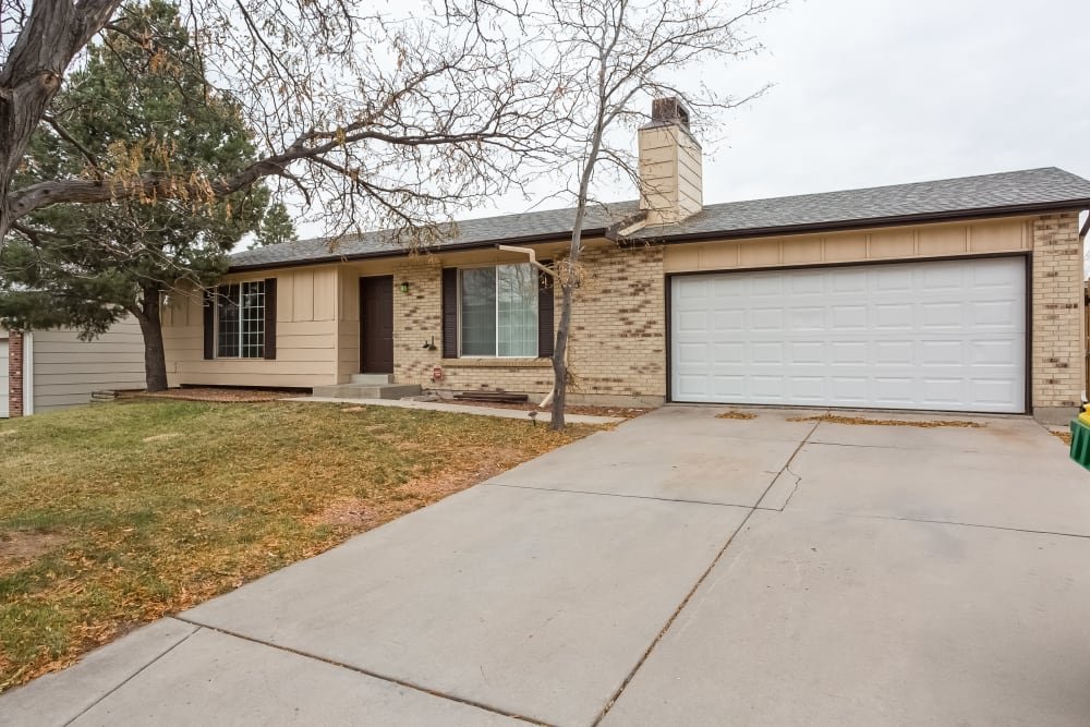 Comfortable Single Family Home in Aurora with Flexible Leasing Options