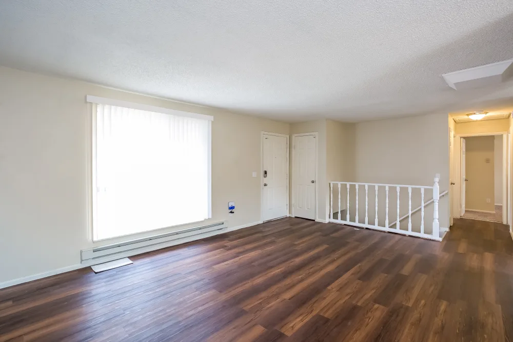 Comfortable Single Family Home in Aurora with Flexible Leasing Options