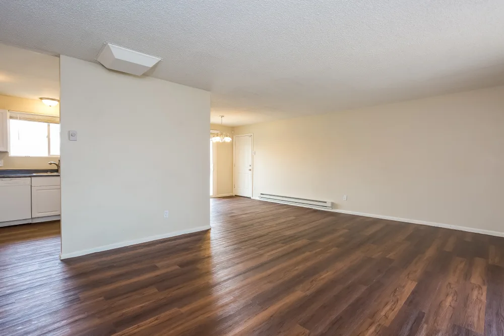 Comfortable Single Family Home in Aurora with Flexible Leasing Options