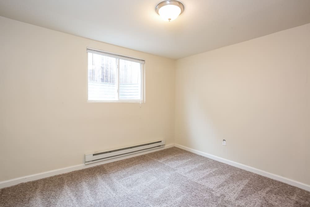 Comfortable Single Family Home in Aurora with Flexible Leasing Options