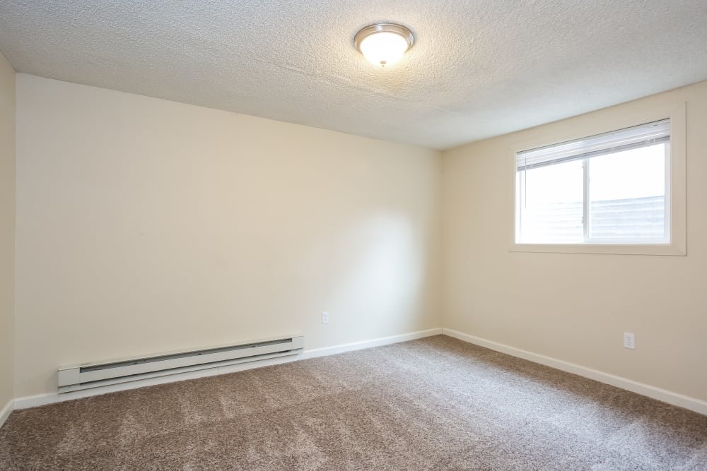 Comfortable Single Family Home in Aurora with Flexible Leasing Options